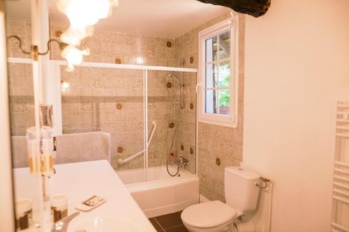 Chambre 1, salle de bain privative
