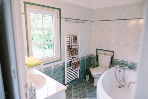 Chambre 2, salle de bain attenante