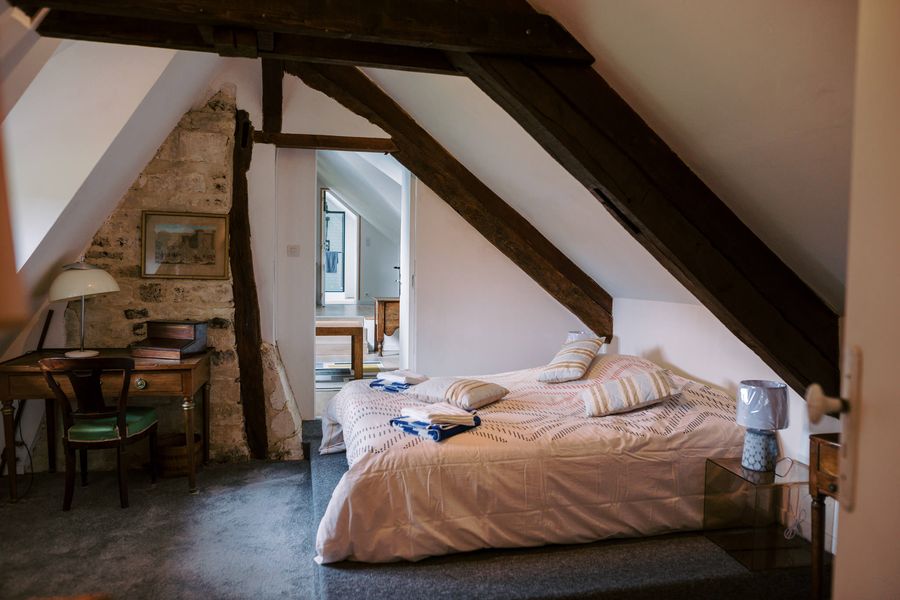 Chambre 3, Suite Familiale, chambre principale sous les poutres