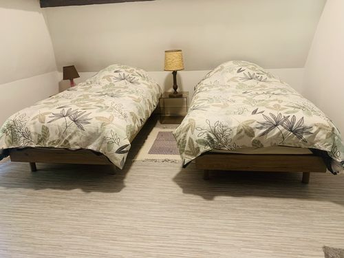 Chambre palière, ses deux lits simples