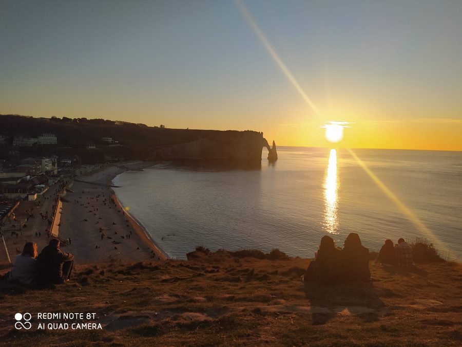 Les falaises d'Étretat au coucher du soleil